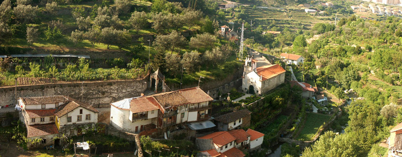 Anklicken zum Vergrern / Click for larger picture. Lamego, Douro Panorama 5.2005
