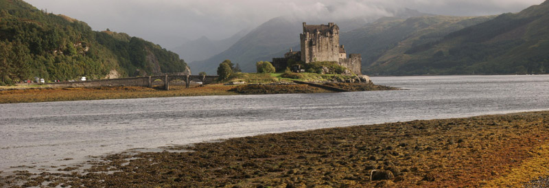 Anklicken zum Vergrern / Click for larger picture. Eilean Donan Castle Panorama from West 18.9.04