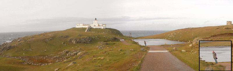 Anklicken zum Vergrern / Click for larger picture. Strong wind at Strathy Point Lighthouse 25.09.04