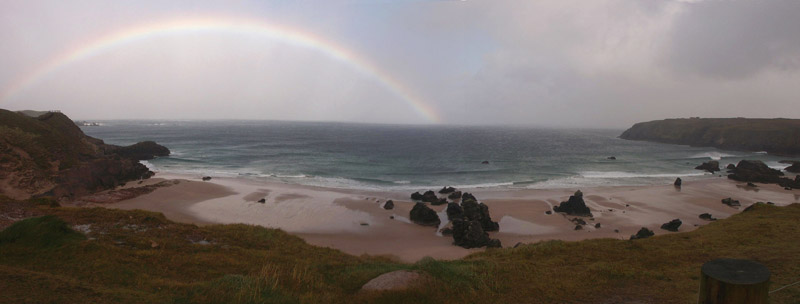 Anklicken zum Vergrern / Click for larger picture. Durness Beach panorama  with rainbow 26.9.2004 