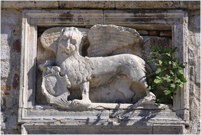 Der venezianische Markuslöwe an der Stadtmauer / The Venetian St. Mark’s lion on the town wall