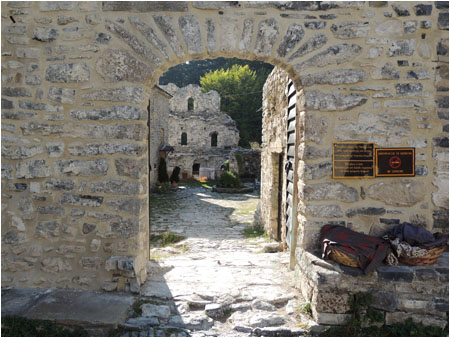 Tor zum Kloster / Gate into the monastery