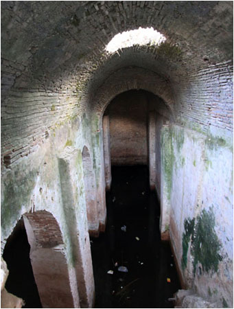 Innenansicht der Zisterne auf der Zitadelle / Inside view of the citadel cistern