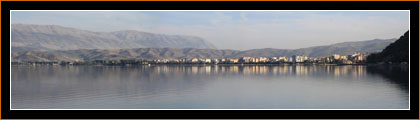 Pogradec am Ufer des Ohridsees / Pogradec on the shores of Lake Ohrid