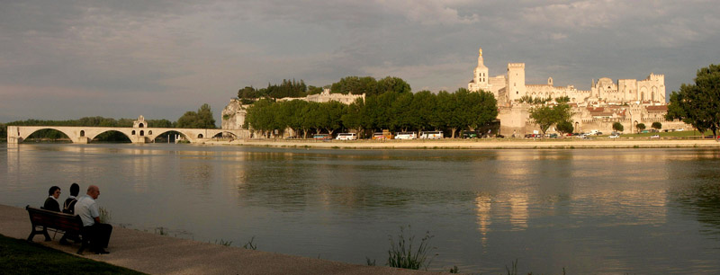 Anklicken zum Vergrößern / Click for larger picture. Avignon Panorama 5.2005