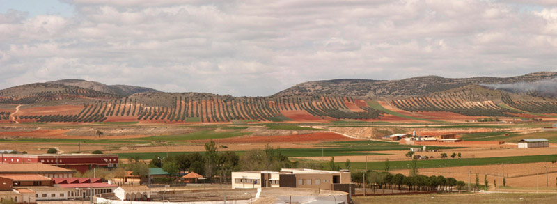 Anklicken zum Vergrößern / Click for larger picture. La Mancha  Panorama 4.2005