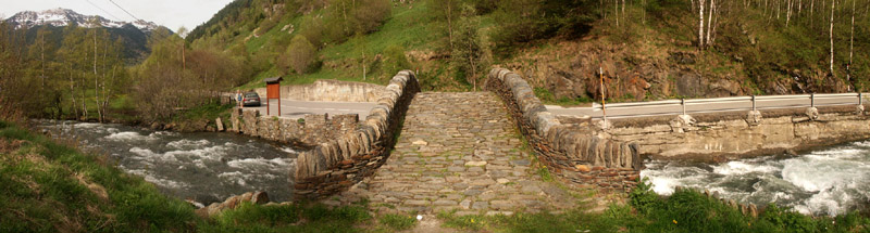 Anklicken zum Vergrern / Click for larger picture. Andorra Brcke/Bridge  Panorama 5.2005
