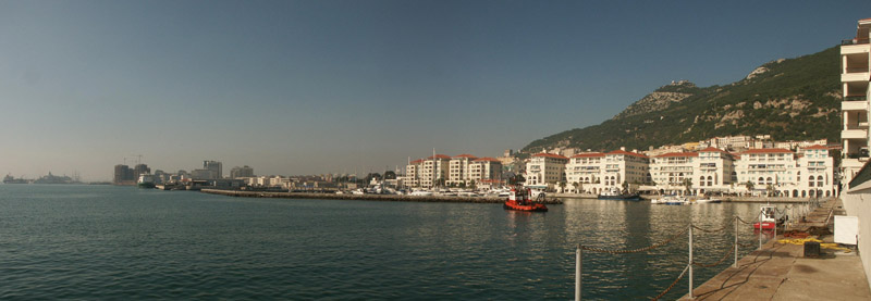 Anklicken zum Vergrößern / Click for larger picture. Gibraltar Promenade /Waterfront Panorama 5.2005