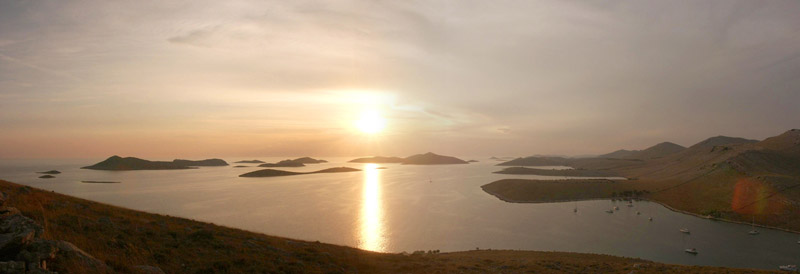 Anklicken zum Vergrern / Click for larger picture. Kornati Panorama 8.2005