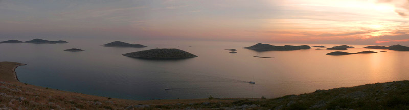 Anklicken zum Vergrern / Click for larger picture. Kornati Panorama 8.2005