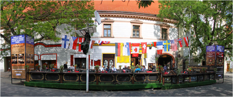 Gststtte fr die Eishockey Meisterschaft  geschmckt / Restaurant decorated for the Ice Hockey Competition 