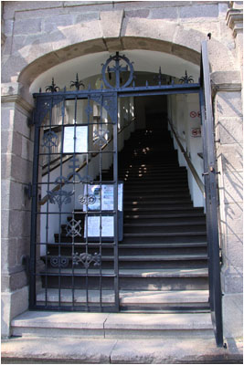 Treppe hoch zum Stadtschloss, Kremnitz / Stairs up to the castle, Kremnica