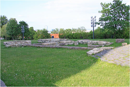 Grundmauer der Basilika / Foundation walls of the basilika