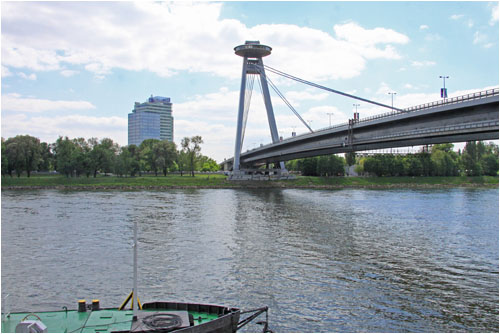 UFO-Restaurant und Neue Brcke / UFO Restaurant and New Bridge