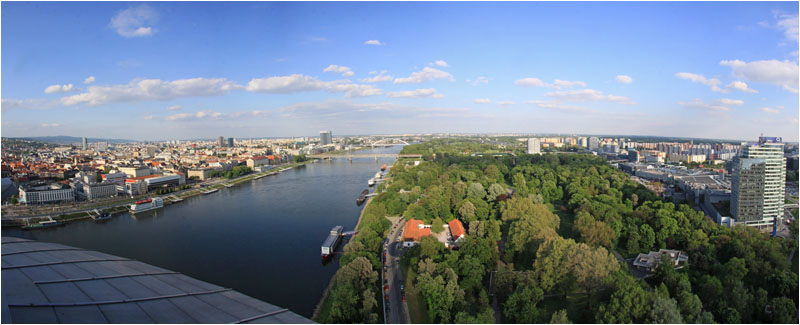 Donau vom UFO Restuarant / Danube from the UFO Restaurant